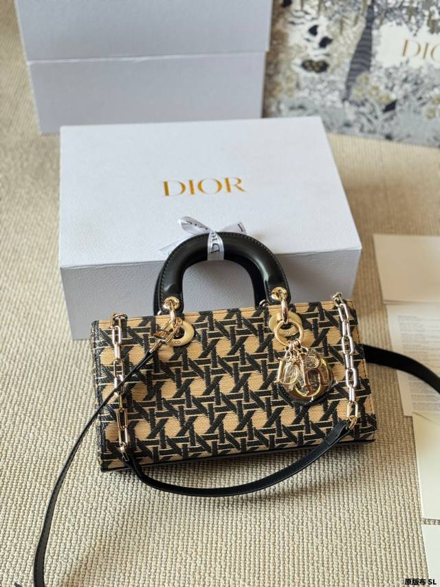 with folding gift box Miumiu Mini Hobo The atmosphere is super full. Recommended