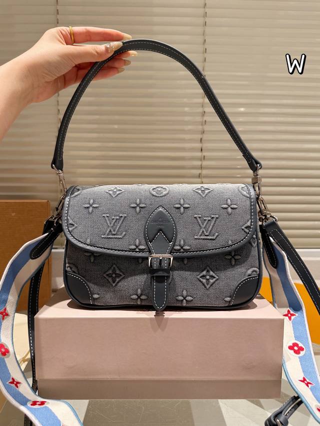 chip version Lv pillow bag classic series fashion all-match high appearance dail