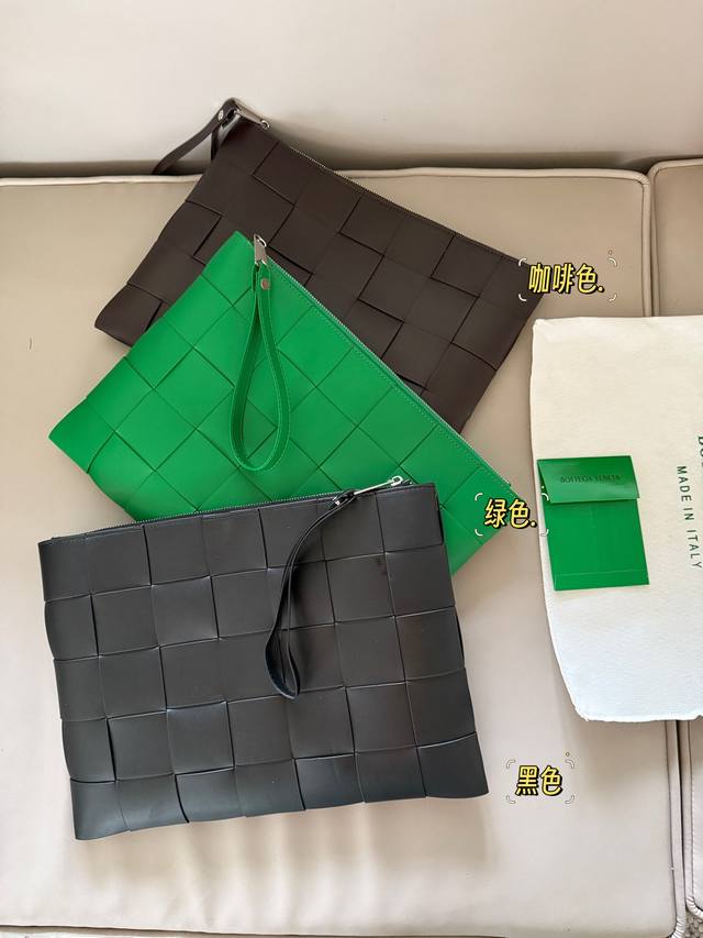 chip version Lv new messenger bag The perfect size Lv messenger bag is here D-32
