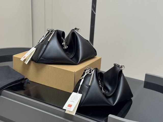 Lv Speedy pillow bag, no matter the style, the lining is the same as the counter