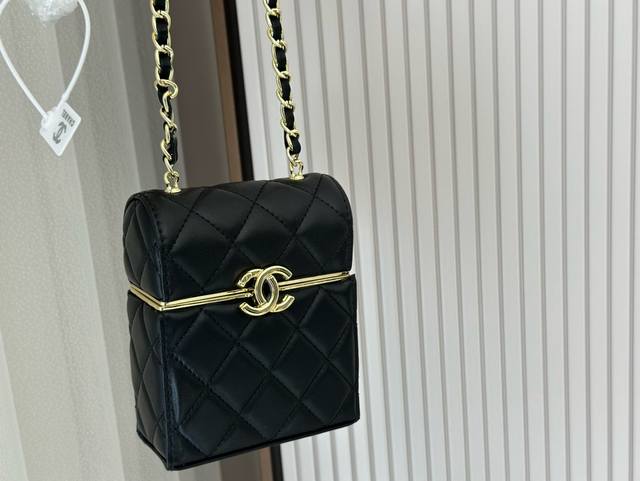 with gift box Lv small hard case Clutch box bag Handle Soft Trdnk box bag This o
