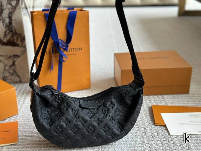 with gift box. Coach's new bucket bag Coach's latest season Casual and casual ba