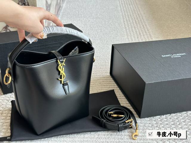 with gift box. Fendi Teto Tote Bag It is fashionable and stylish It doesn