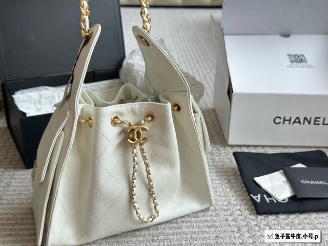 with gift box. Second-hand Fendi monogram underarm mahjong bag A very stunning m