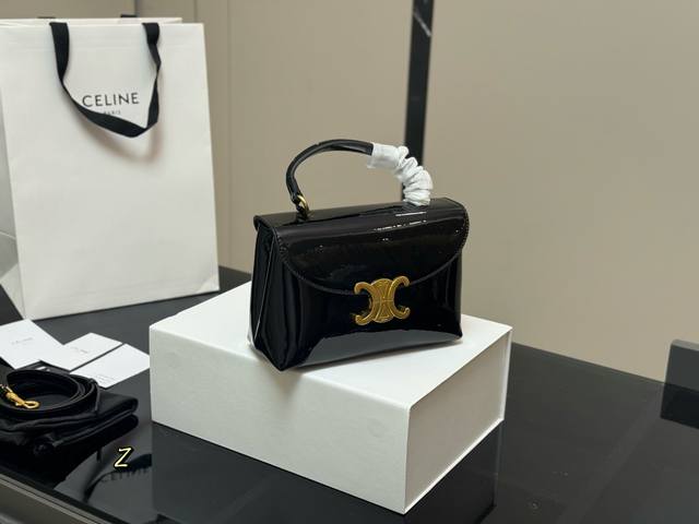 with gift box. Loewe new denim lunch box bag. Very high-end texture Very large c