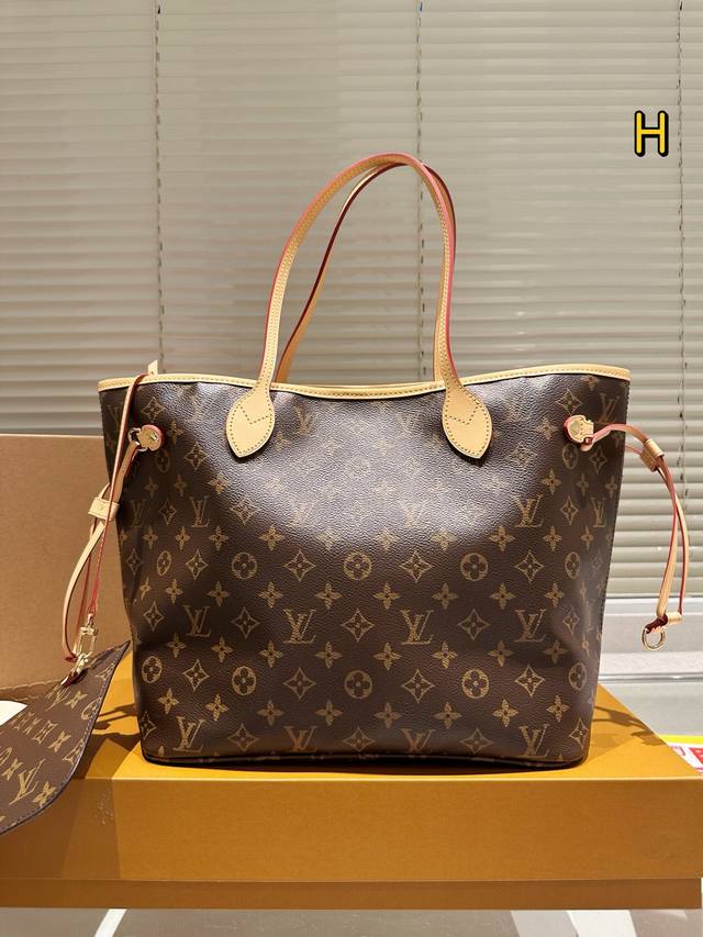 Lv travel bag, a handsome and large travel bag, a fashionable and hot style, the
