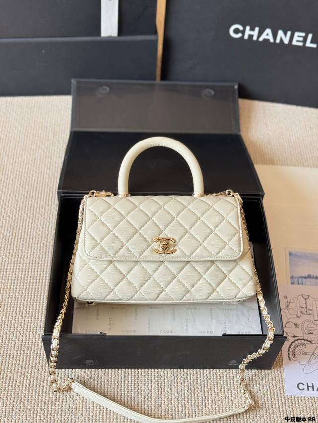 Prada Denim Beach Bag A popular model recently, it is very stylish. The G9 black