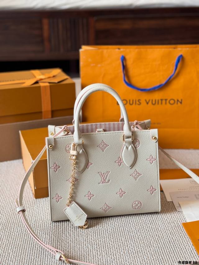 with gift box Prada polished cowhide The whole bag is really full of texture. It