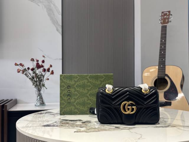 with gift box Prada's new Saffiano leather envelope bag Woc shoulder and crossbo