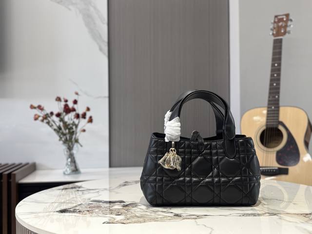 with pendant folding box Lv masterpiece, Ivy Woc looks like a big jerkin!!! Earl