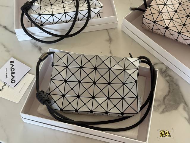 with pendant-folding box Lv Metis Small Chain Messenger Bag I fell in love with