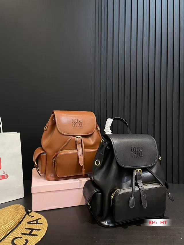 with folding box Chanel Cf bag is a popular fashion item. High version with fine