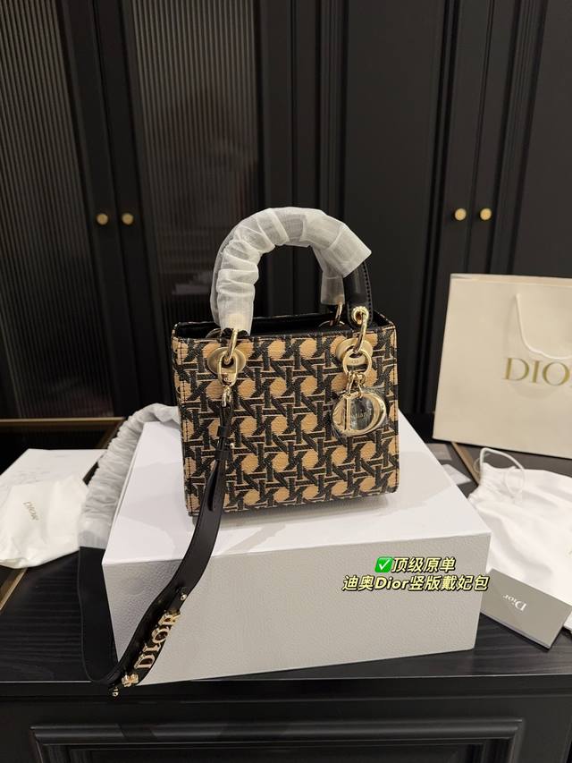 Cool Gucci new Jackie1961 One of the must-have items for fashionistas The real t