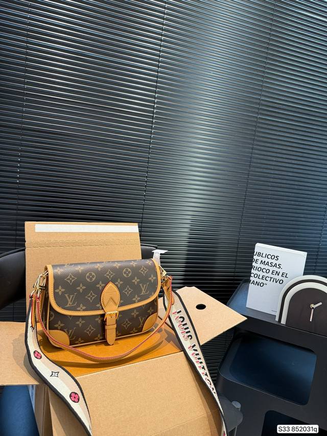 Upgraded version with folding box Size 25.16 Chanel 25cm CF patent leather Wow w