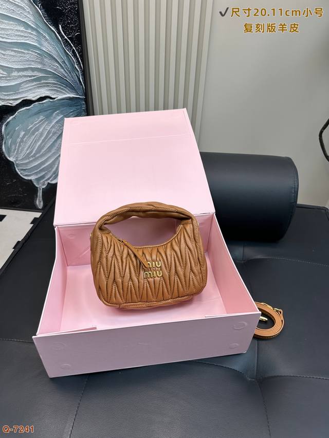 with gift box Lv camel bag is popular again! Single shoulder crossbody bag. Japa