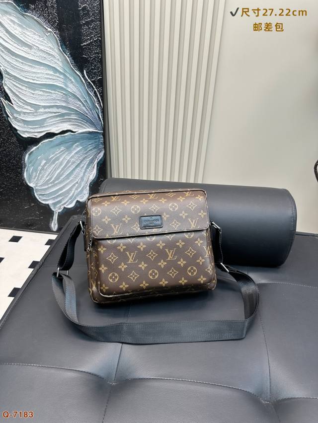 Goya shopping bags are the most popular. Many celebrities and internet celebriti