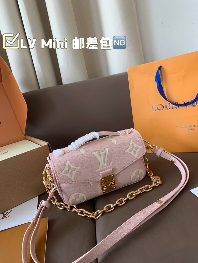 Dior messenger bag is really cool La ~ Simple and textured design Practical and