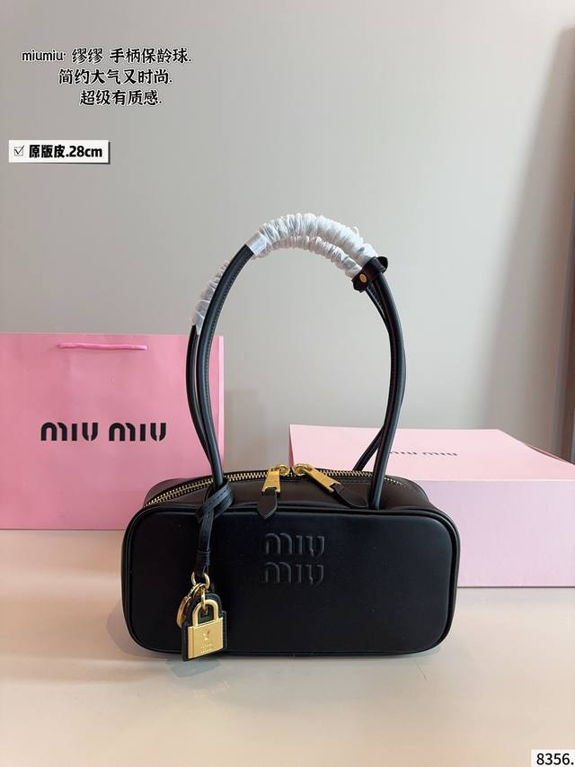 36cm Dior Dior Tote Book has a large capacity and is very durable . You will def