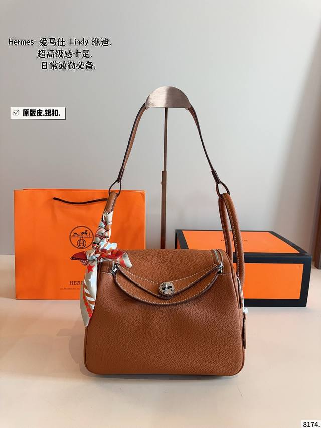 27cm Dior Dior Tote Book has a large capacity and is very durable . You will def