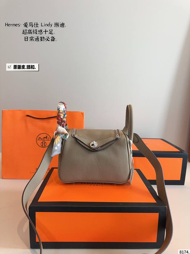 42cm Dior Dior Tote Book has a large capacity and is very durable . You will def