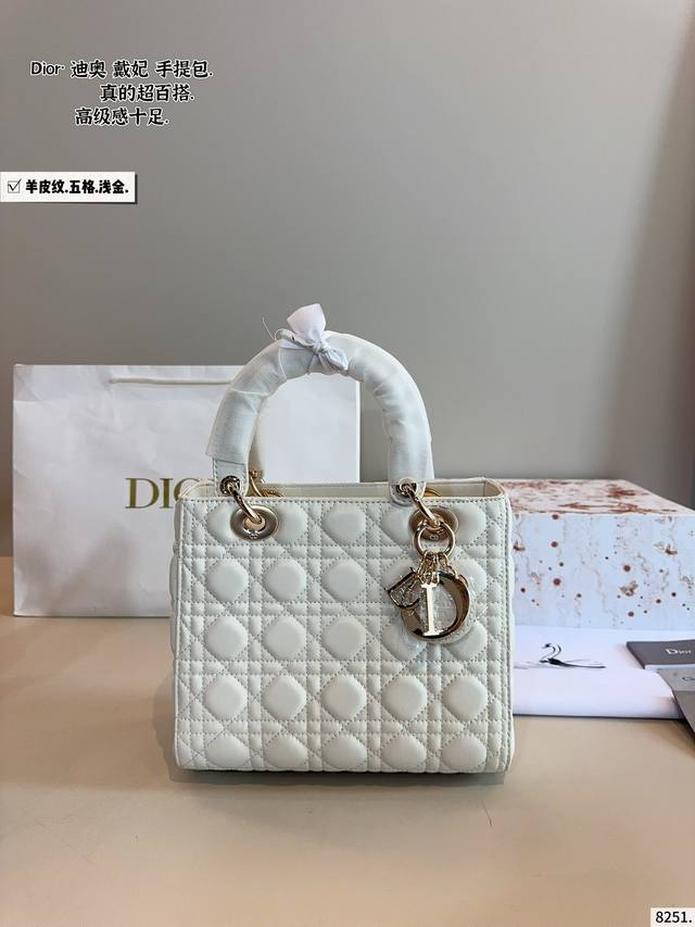 Celine underarm bag with scarf Can only hold cute things Must-have for daily out