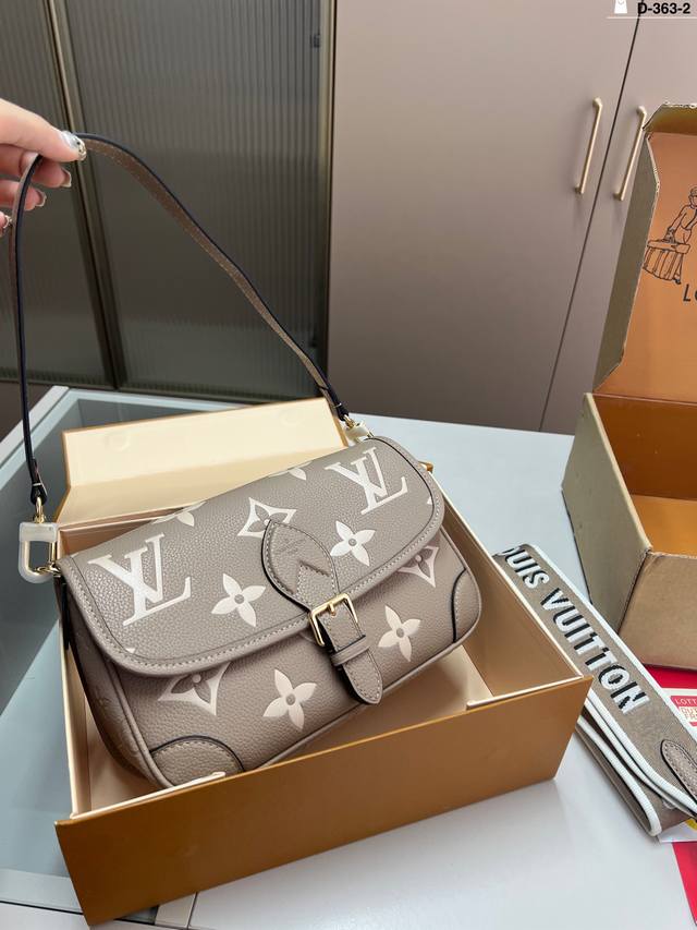 163 chip. All-steel hardware Original Apple bag with cowhide round cake bag Seal