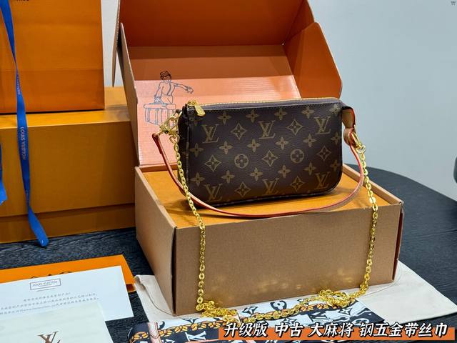 with gift box. Cool Gucci Boston pillow bag Very cool and versatile fashion tren