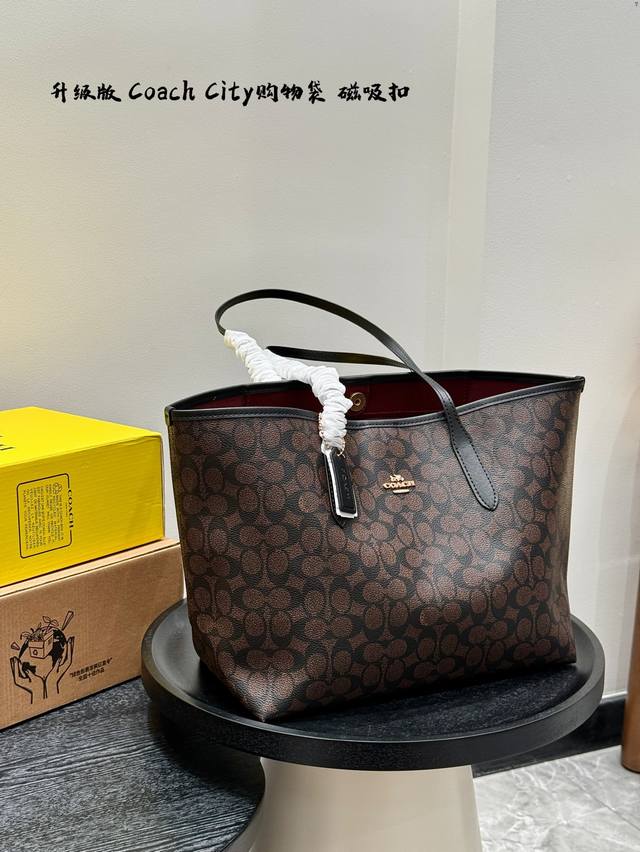 Alexander Diamond Backpack is an absolute choice for casual matching. It is a mu