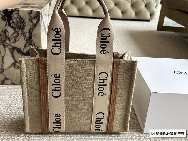 with box Coach pillow bag shipped in sync with the counter. The latest model is