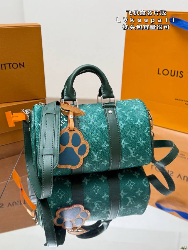 with folding box Celine Celine new model This bag continues Celine's consistent