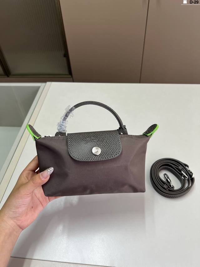 Chanel New arrival bucket bag Hard to find in the counter, it is absolutely beau