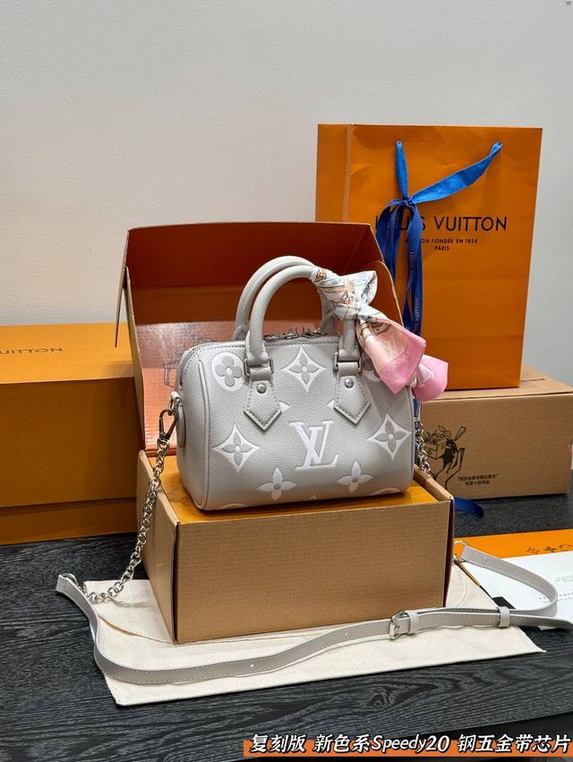 Prada 23 new high-end shoulder bag with original logo hardware. One-to-one quali