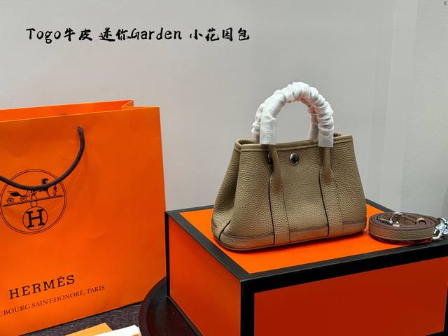 Chanel classic handle box bag The "handle box bag" that you never get tired of l