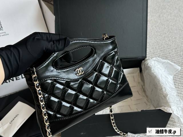 with gift box. Chanel early spring series new chain garbage bag shopping bag gol