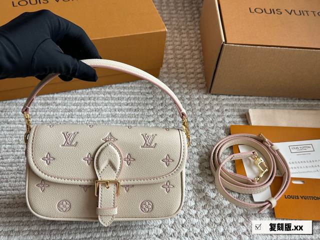 with gift box. Coach Graham Camera Bag Recommend this Coach classic men's camera