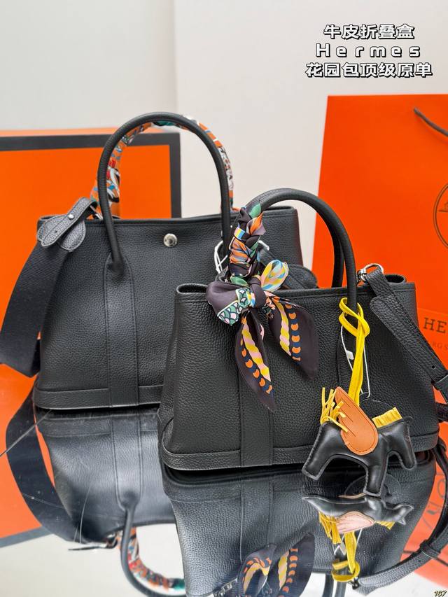 Lv Louis Vuitton co-branded Keepall crossbody bag travel bag A handsome and larg
