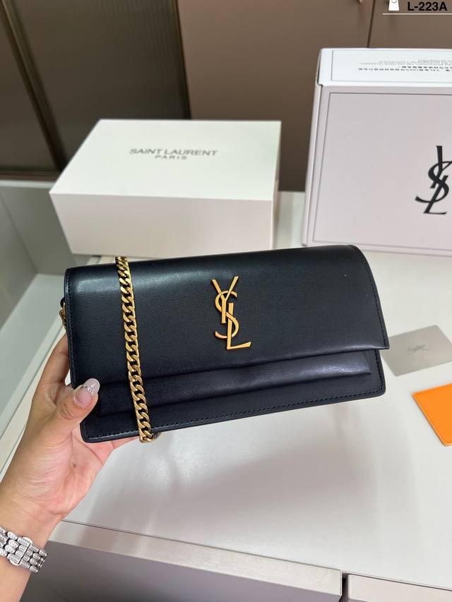 Lv travel bag Very simple and exquisite design, full of details Whether it is a