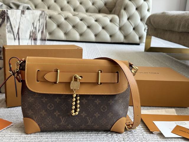 Lv travel bag Very simple and exquisite design, full of details Whether it is a