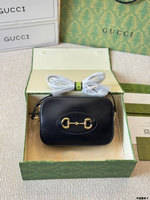 Folding box size 17.20 Chanel 22Bagmini garbage bag with gold buckle This is the