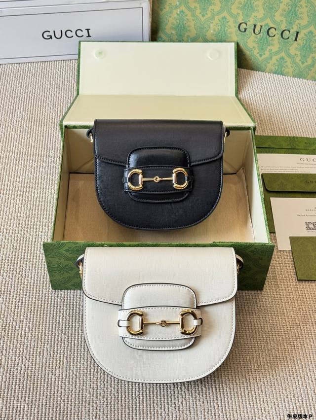 with pendant 20 size 21.13 Dior lunch box handbag This small lunch box bag is ve