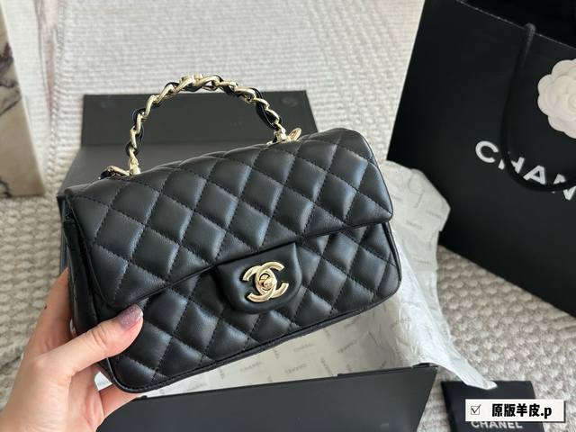 Prada! I love this large bag so much. Is it worth buying? The bag has a crisp si