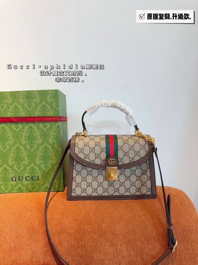 with gift box Cool Gucci embossed clutch bag crossbody bag It can really hold a