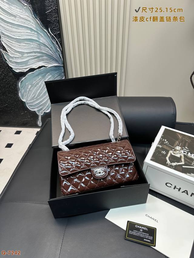 with folding box Size: 24*20cm Dior embroidered Princess Diana bag Modern, casua