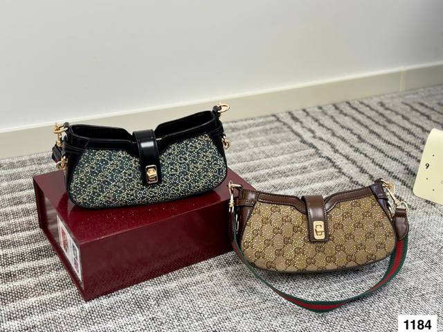 Cowhide Let's see Wang Manyu cross-bodying the off-white Le Pliage Xtra small lu