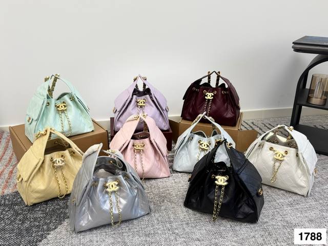 original denim Such a unique bag should be carried every day. Denim big tote Blu