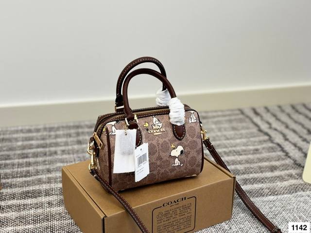 Saint Laurent Rose bucket bag New Le37 bucket bag Small Mini Cassandre hook clos