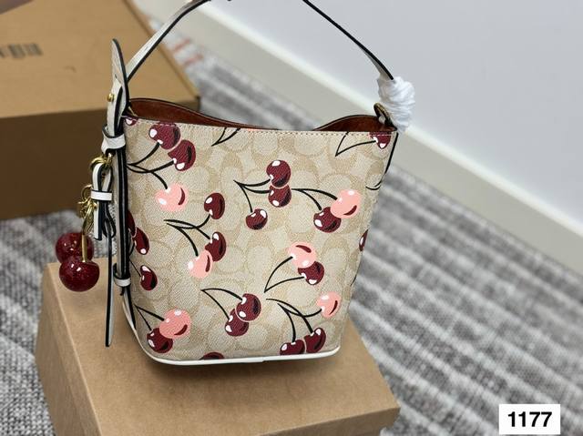 with chip and scarf folding gift box size 29.20 Lv Carryall hobo bag classic and