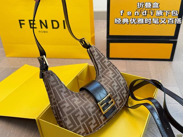 Small with mirror YSL Niki messenger bag Irresistible and super elegant A must-h