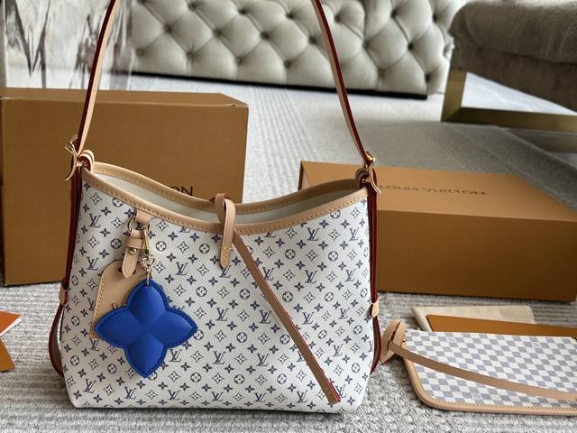 with folding box Size: 19.13Cm Chanel's new camera bag The best item of this sea