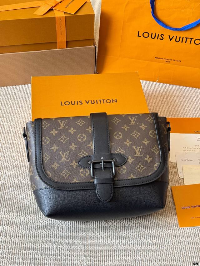 Gift box packaging Loewe has launched the Puzzle underarm bag Loewe has recently